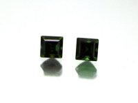 Турмалин;<br> Огранка "Квадрат";<br> хромово зелёный;<br> 5.5х5.5 мм;<br> вес одного камня 1,04 карат 