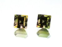 Турмалин;<br> Огранка "Квадрат";<br> жёлто зелёный;<br> 5.5х5.5 мм;<br> вес одного камня 1,13 карат 